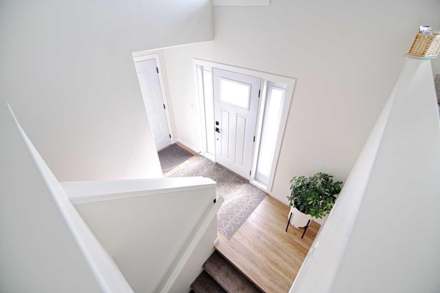 1018 7 Street W