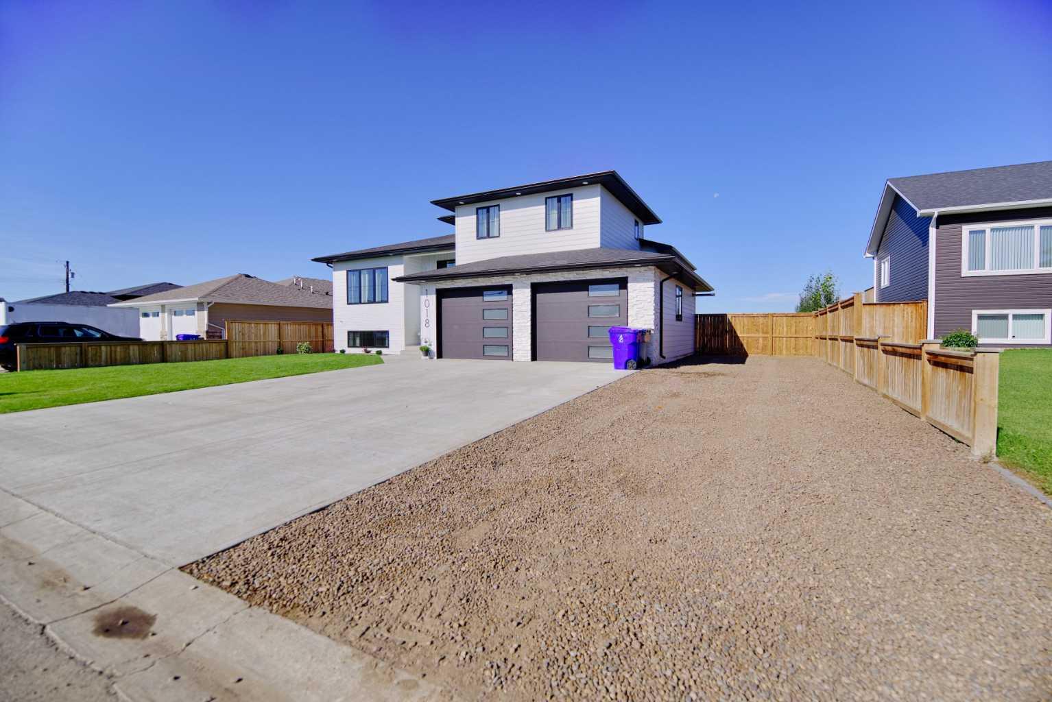 1018 7 Street W