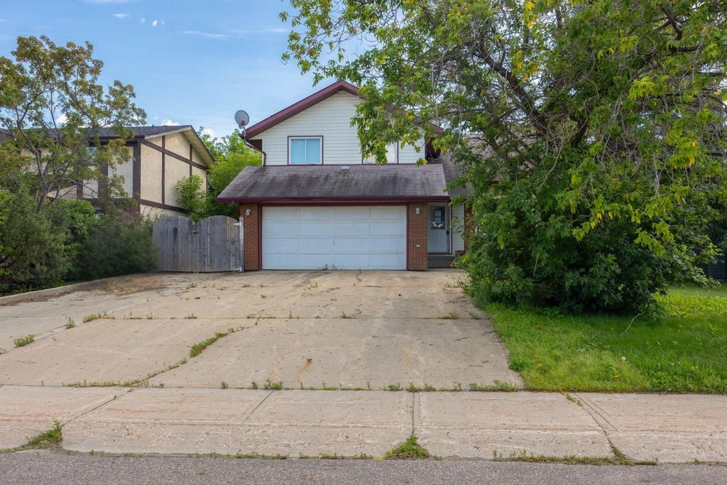 Photo of 198 Sifton Avenue, Fort McMurray, AB T9H 3S1 (MLS # A2334587)