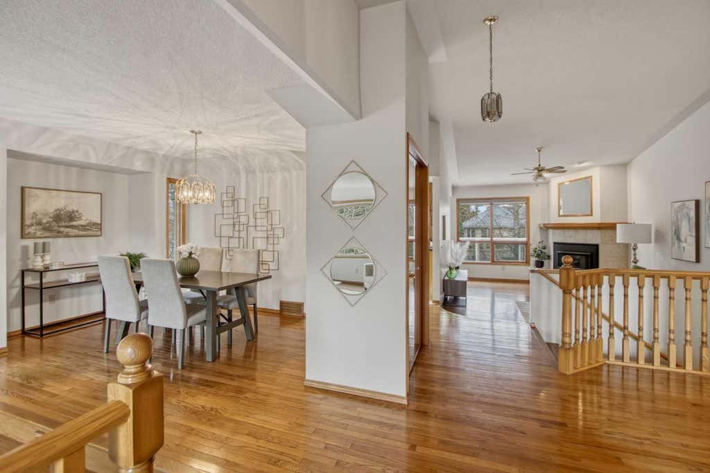 Photo of 240 Varsity Estates Terrace NW, Calgary, AB T3B 5J4 (MLS # A2328479)