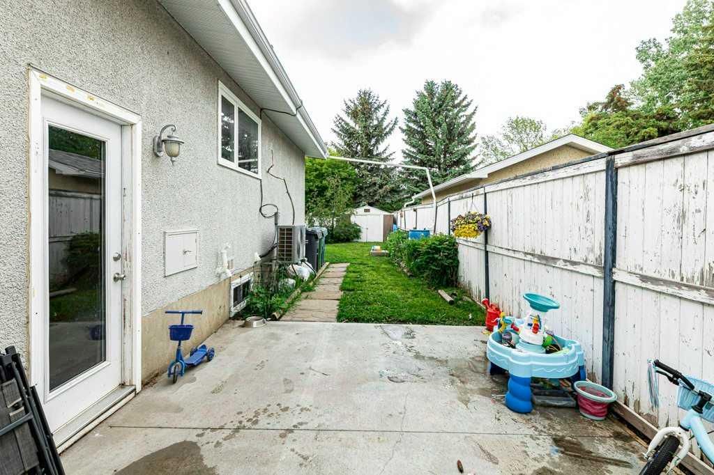 Photo of 22 McIntosh Avenue, Red Deer, AB T4N 0M3 (MLS # A2318871)