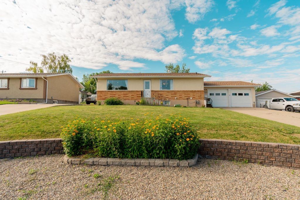 Photo of 70 8 Avenue E, Cardston, AB T0K 0K0 (MLS # A2329241)