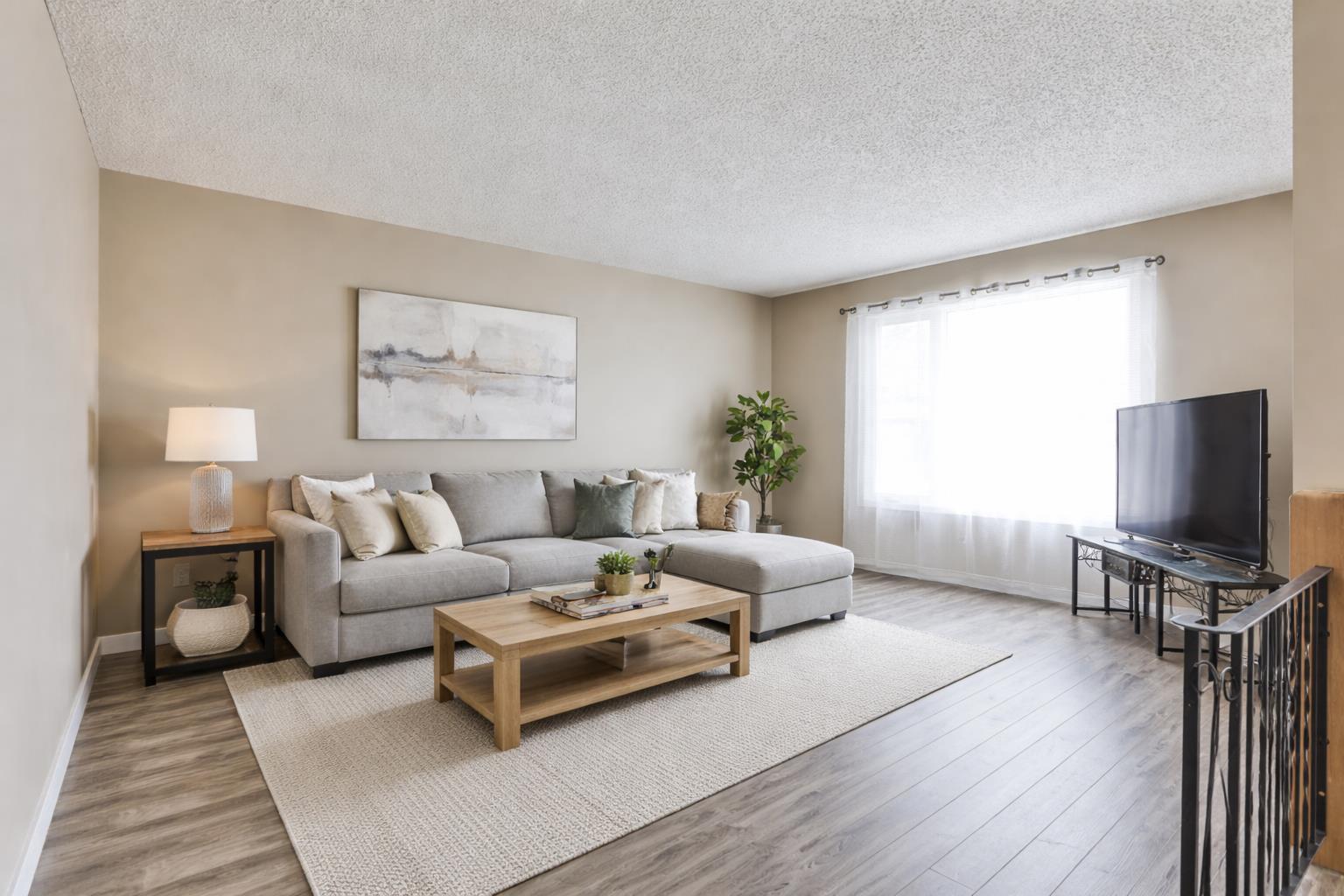 113 Cayuga Crescent W