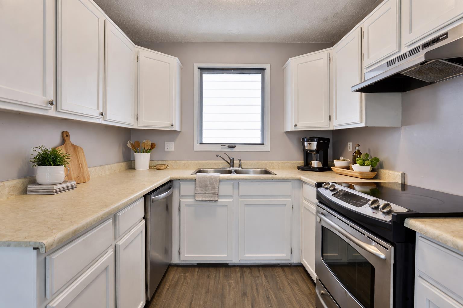 113 Cayuga Crescent W