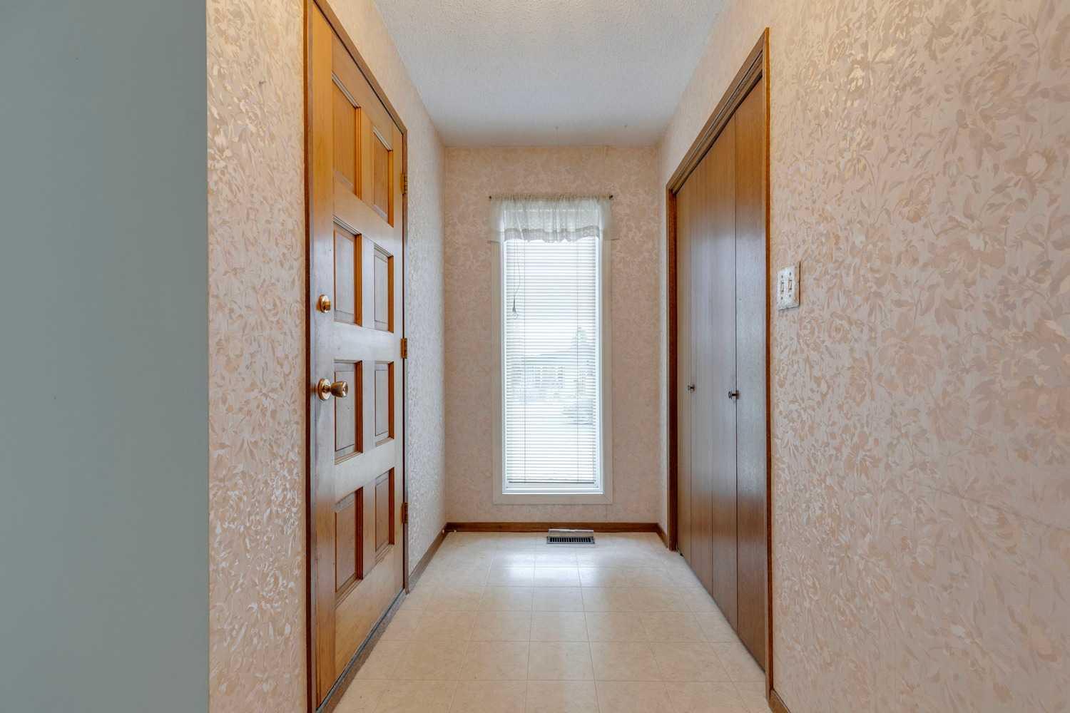 6320 Rundlehorn Drive NE