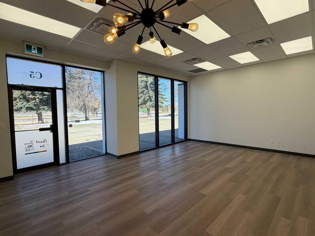 Photo of 5580 45 Street #C5, Red Deer, AB T4N 1L1 (MLS # A2305602)