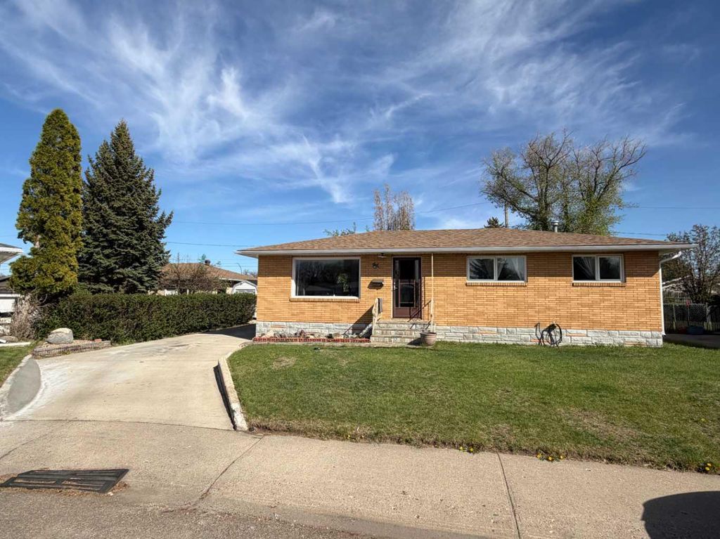 Photo of 1481 9 Avenue NE, Medicine Hat, AB T1A 6E9 (MLS # A2310837)