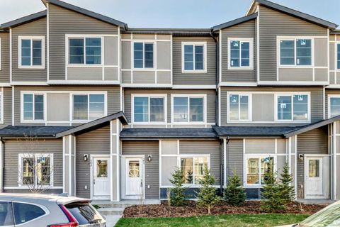 Photo of 21 Cornergate Place NE, Calgary, AB T3N 2K5 (MLS # A2309327)