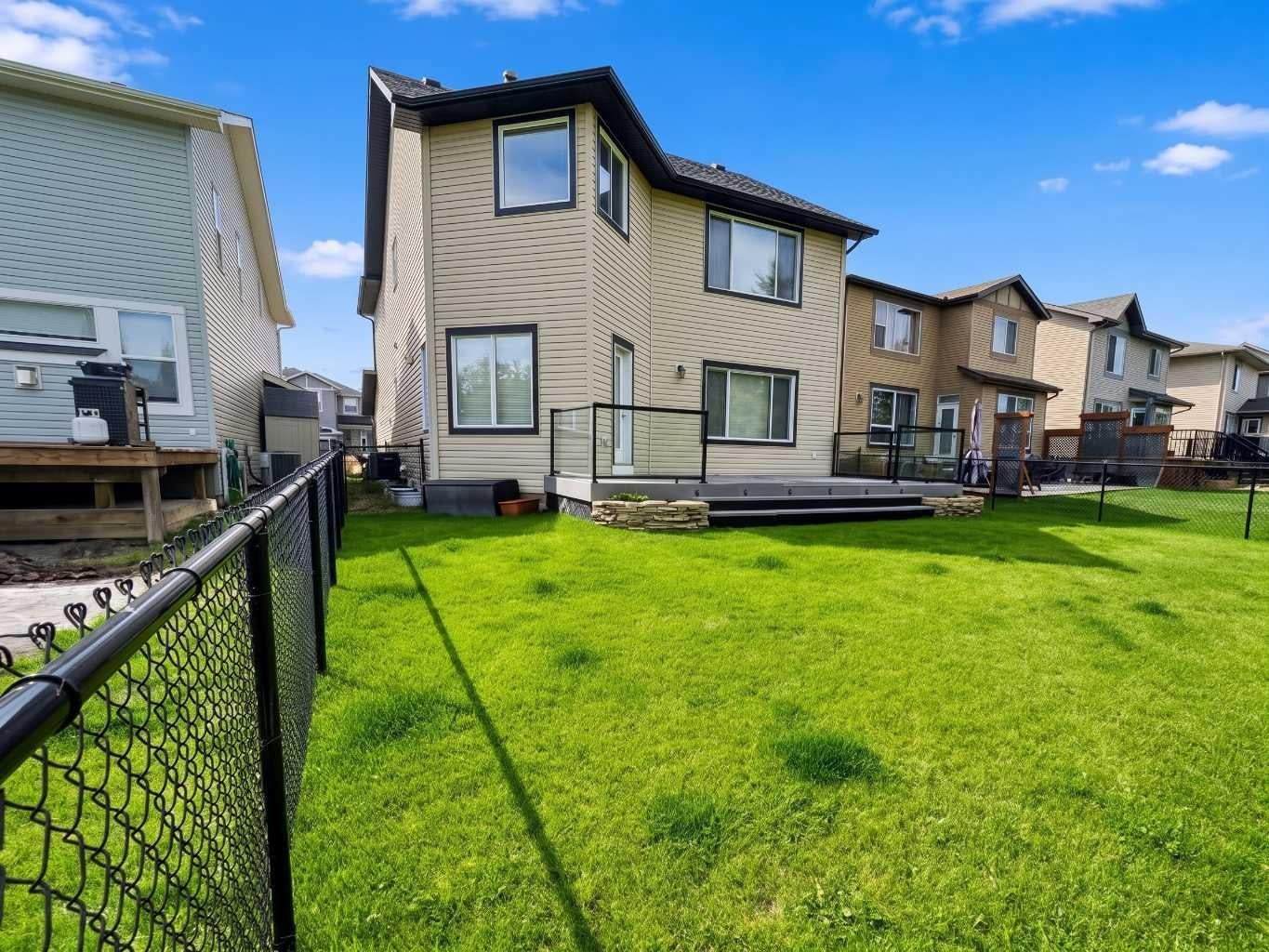 18 Drake Landing Crescent