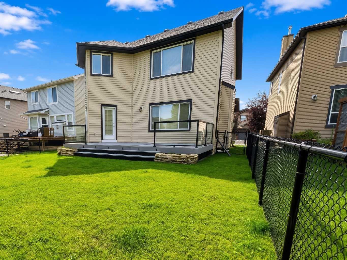 18 Drake Landing Crescent