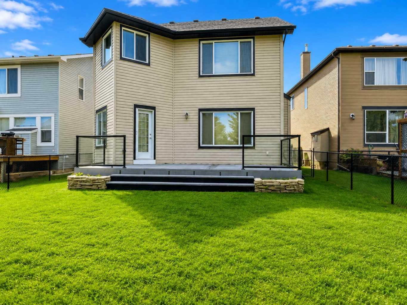 18 Drake Landing Crescent