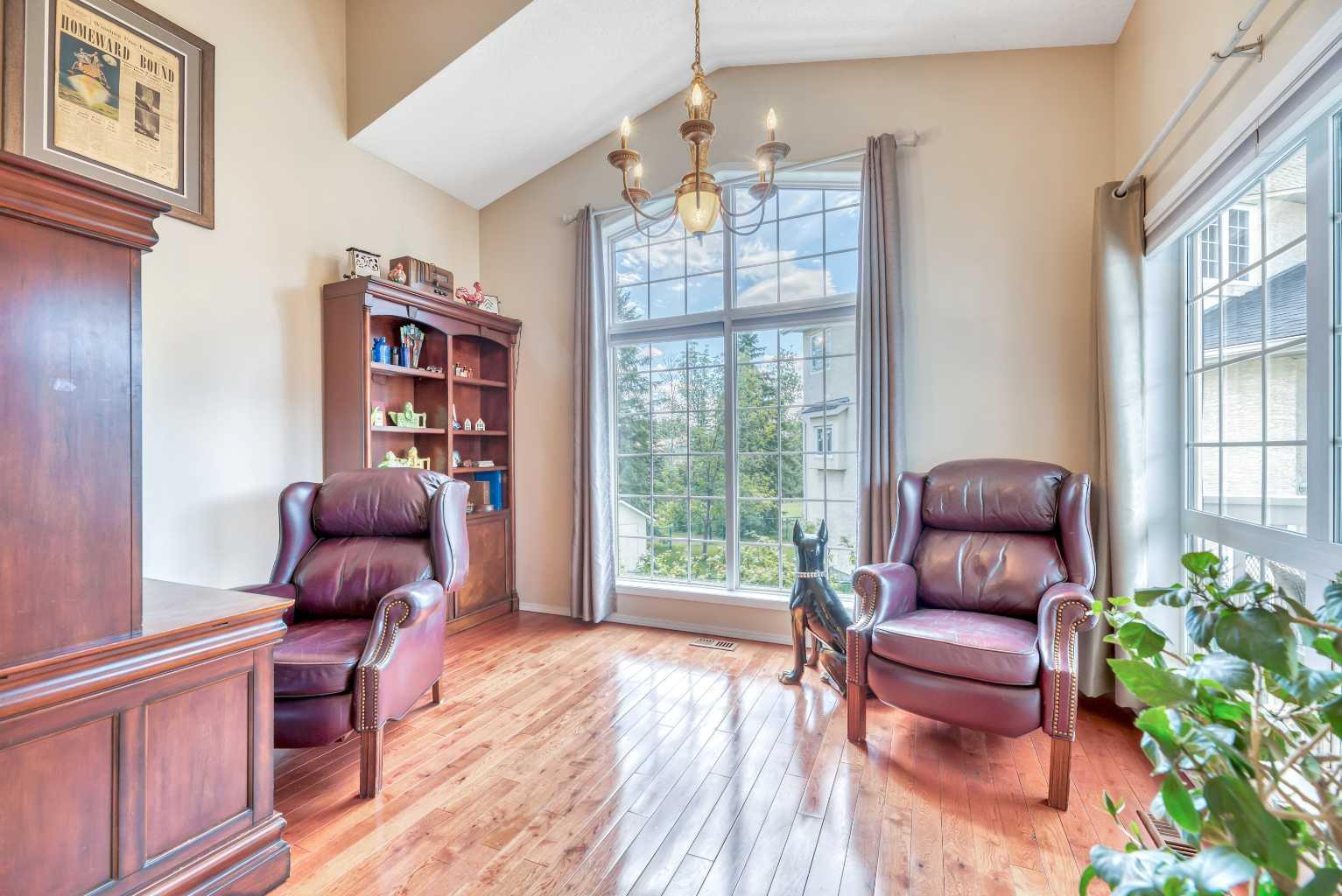 185 Douglas Glen Heath SE