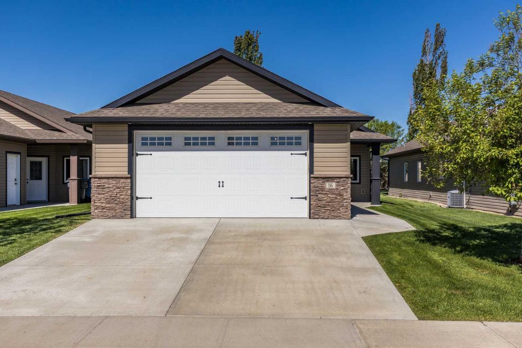 Photo of 16 Wheatland Drive SE, Medicine Hat, AB T1B 0M7 (MLS # A2315428)