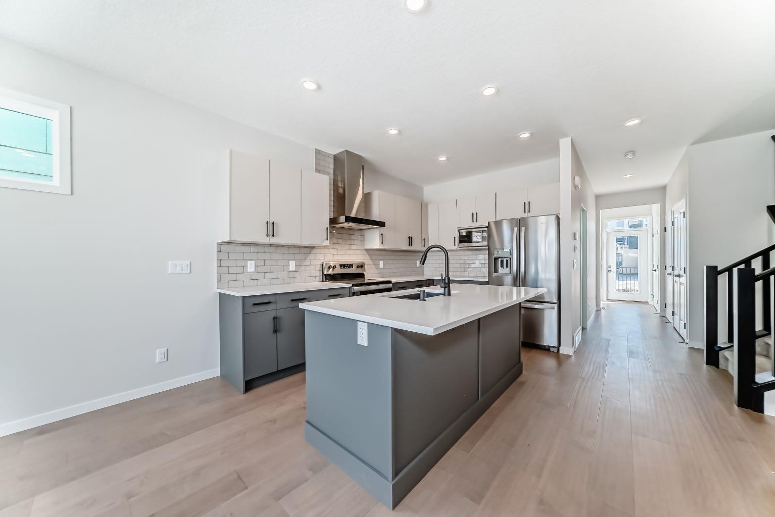 535 Tekarra Drive NW