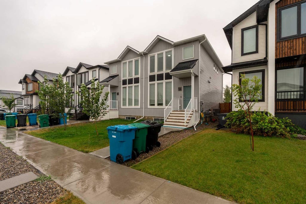 Photo of 270 Grassland Boulevard W, Lethbridge, AB T1J 5S4 (MLS # A2337698)