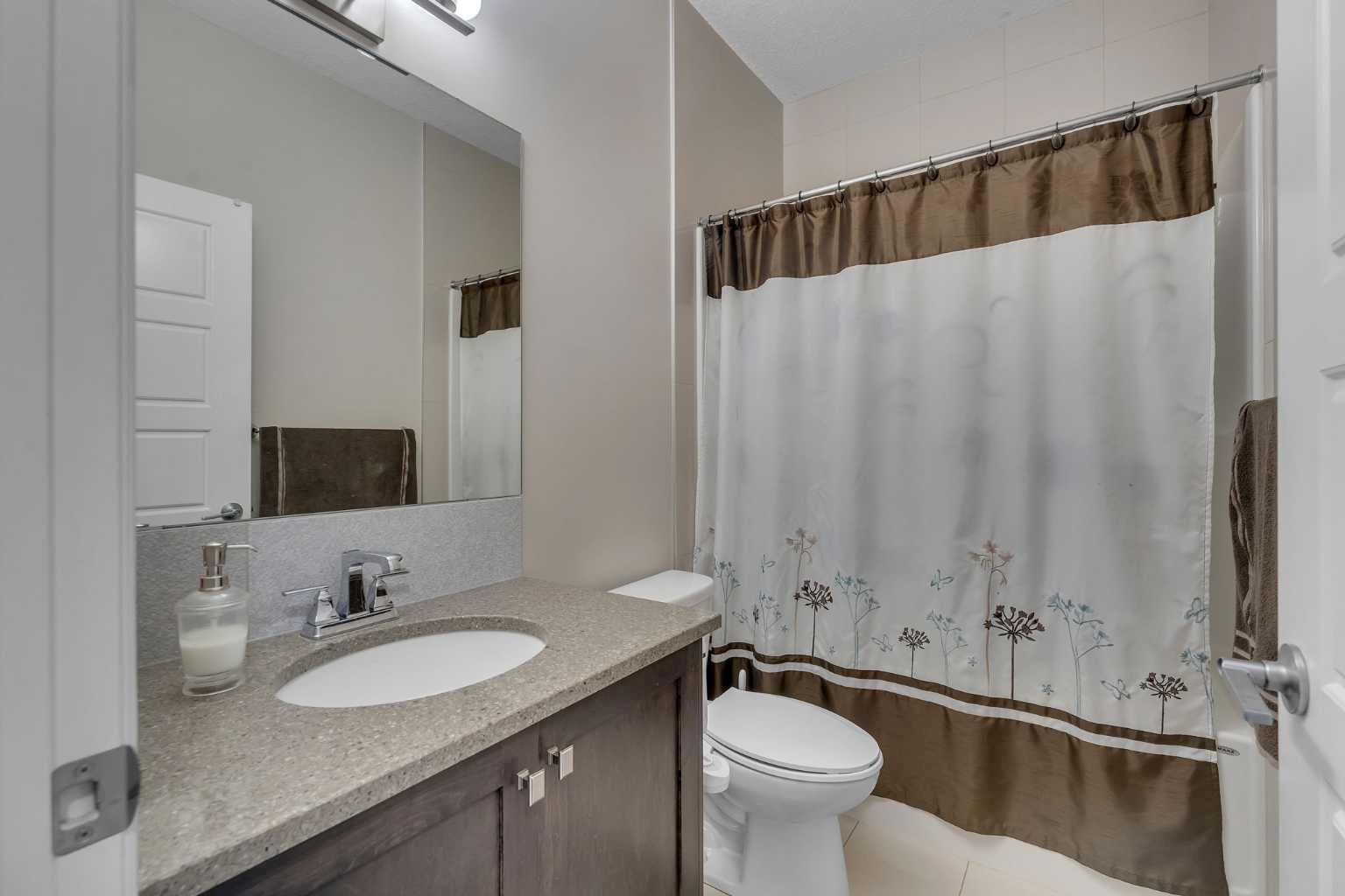 28 Saddlelake Common NE