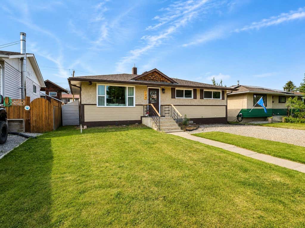 Photo of 124 4 Avenue, Strathmore, AB T1P 1B9 (MLS # A2333274)
