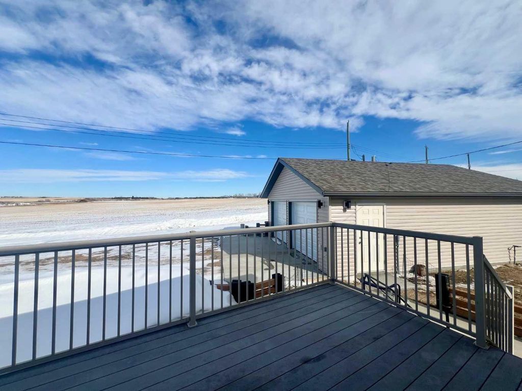 Photo of 322 3 Avenue NE, Linden, AB T0M 1J0 (MLS # A2289071)