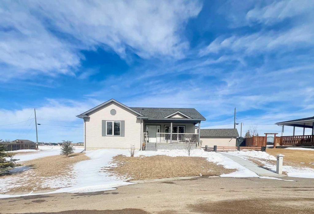 Photo of 322 3 Avenue NE, Linden, AB T0M 1J0 (MLS # A2289071)