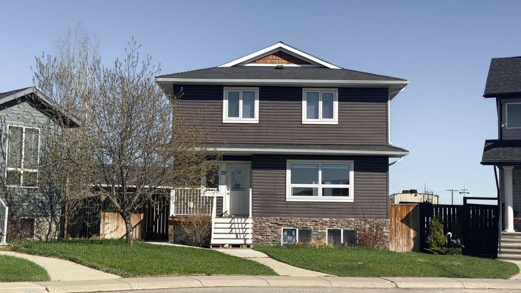 Photo of 29 Sunrise Close SE, High River, AB T1V 1Z3 (MLS # A2308997)
