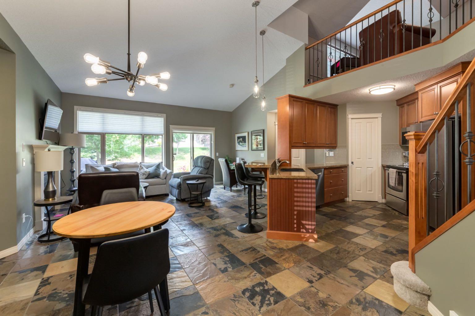 218 Springbank Villas SW