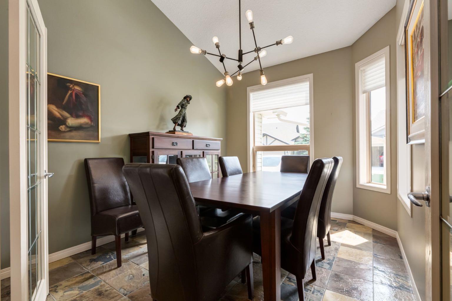 218 Springbank Villas SW