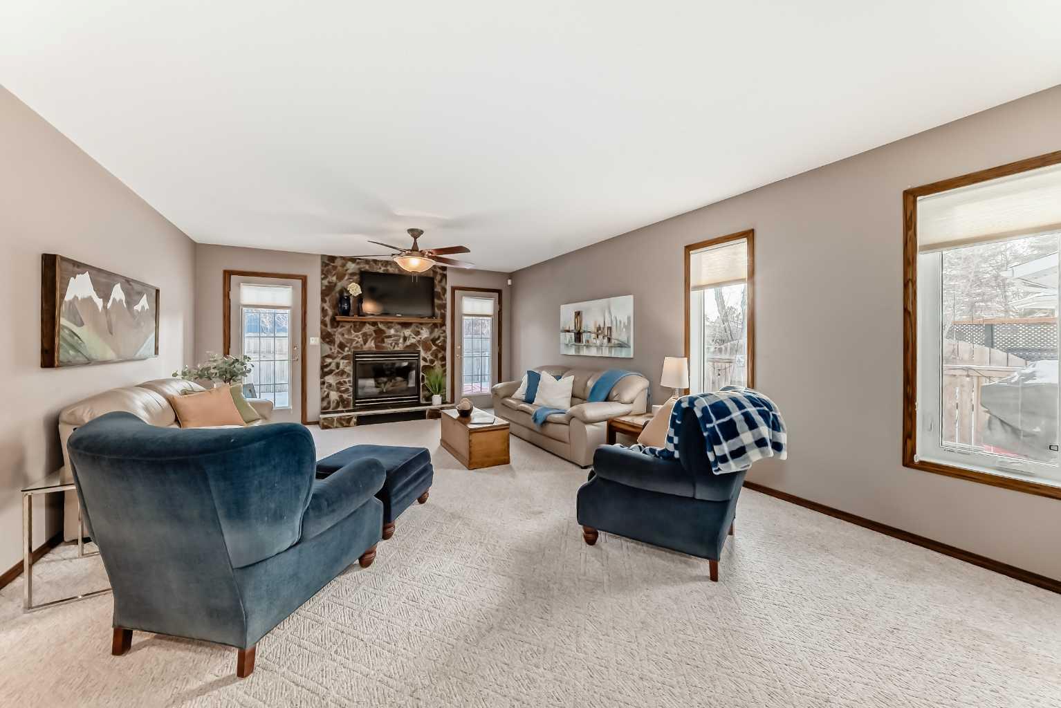 128 Dickenson Crescent