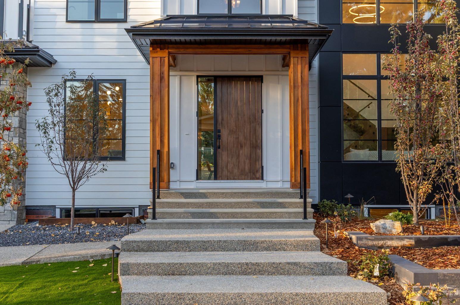 620 Varsity Estates Crescent NW