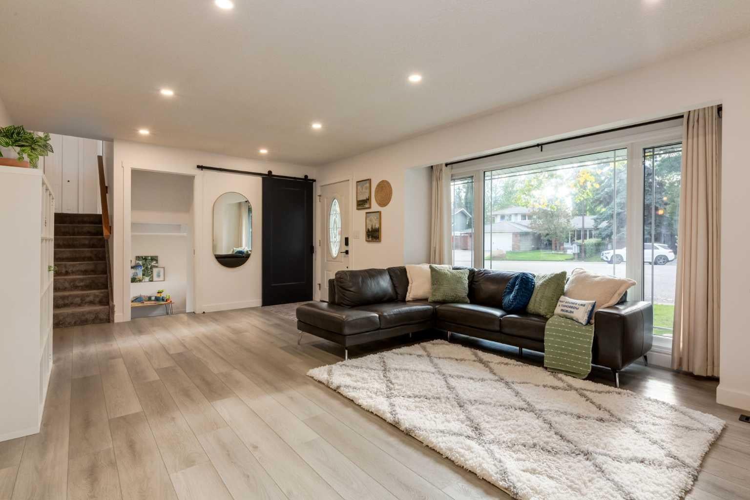 27 Midlake Place SE