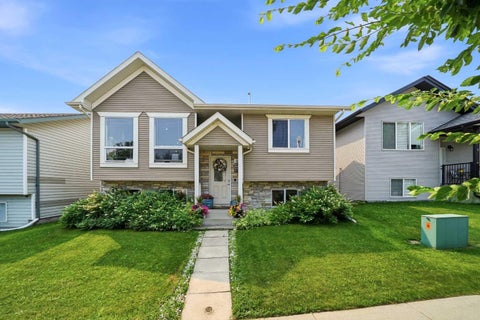 Photo of 59 Wildrose Drive, Sylvan Lake, AB T4S 2L1 (MLS # A2342088)