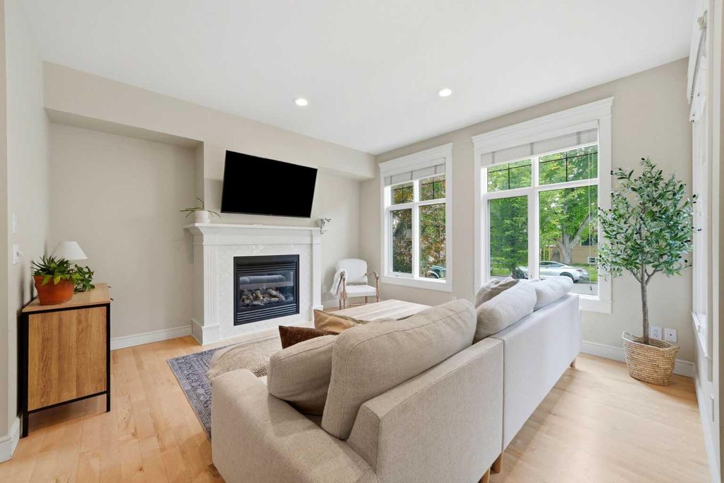 Photo of 612 19 Avenue NW, Calgary, AB T2M 0Y8 (MLS # A2322521)