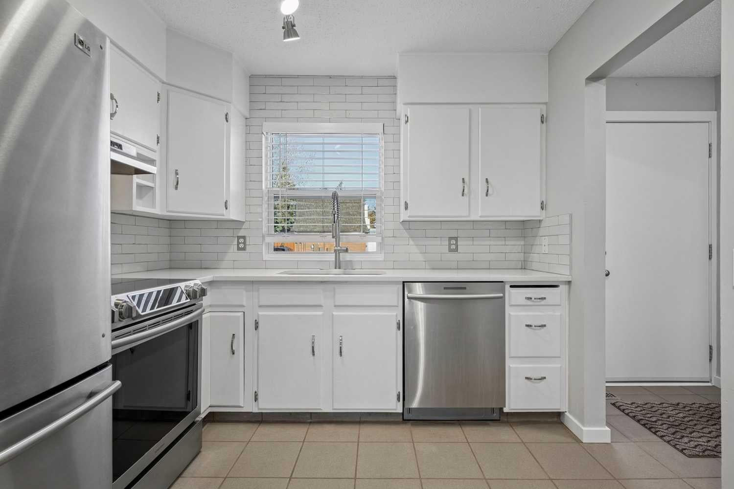 330 Canterbury Drive SW 34