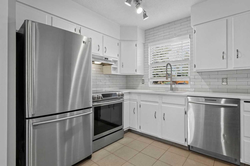 Photo of 330 Canterbury Drive SW #34, Calgary, AB T2W 1H6 (MLS # A2354087)
