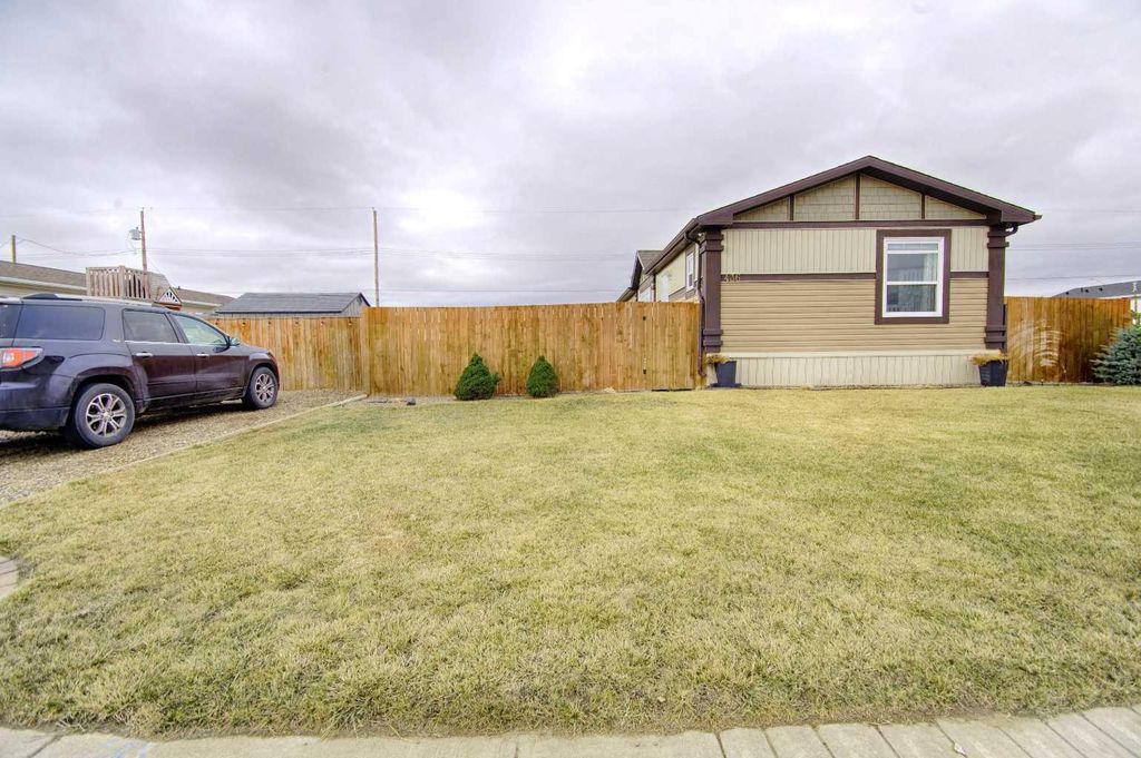 Photo of 436 Melba Ave Ave, Enchant, AB T0K 0V0 (MLS # A2299887)