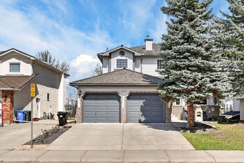 Photo of 222 Diamond Drive SE, Calgary, AB T2J 7C8 (MLS # A2321108)