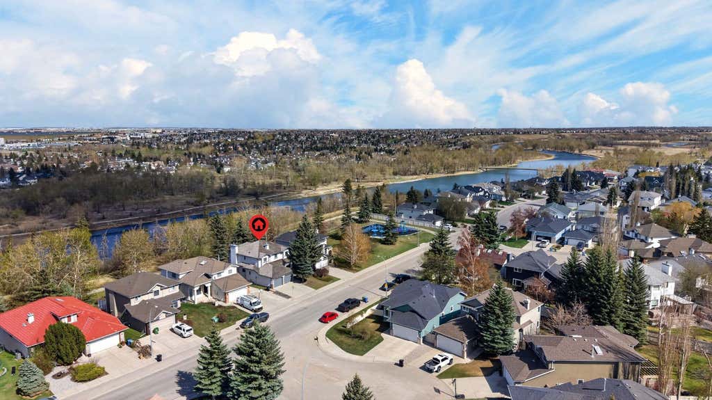 Photo of 222 Diamond Drive SE, Calgary, AB T2J 7C8 (MLS # A2321108)