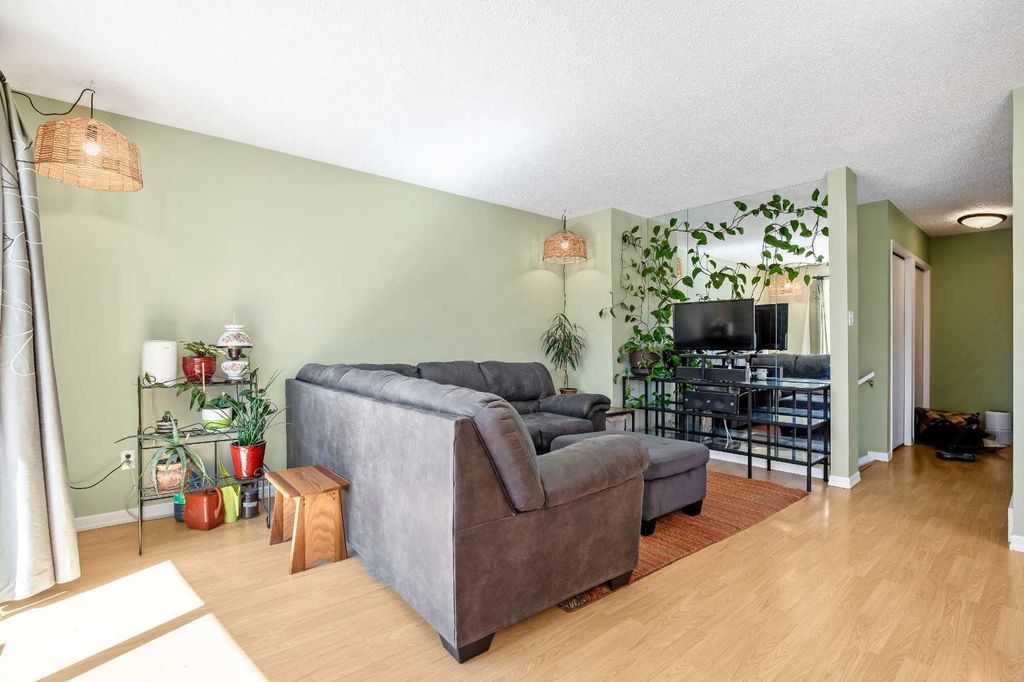 Photo of 240 27 Avenue NW, Calgary, AB T2M 2H4 (MLS # A2303733)