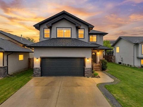 Photo of 9 Lincoln Street, Sylvan Lake, AB T4S 2R1 (MLS # A2319376)