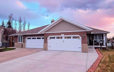 121 Sandstone Court Okotoks AB T1S 1R2