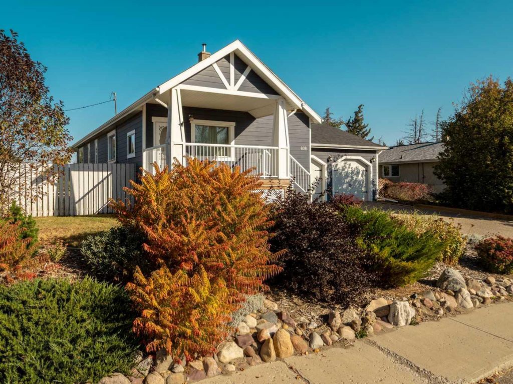 Photo of 608 Rogers Avenue, Picture Butte, AB T0K 1V0 (MLS # A2264286)