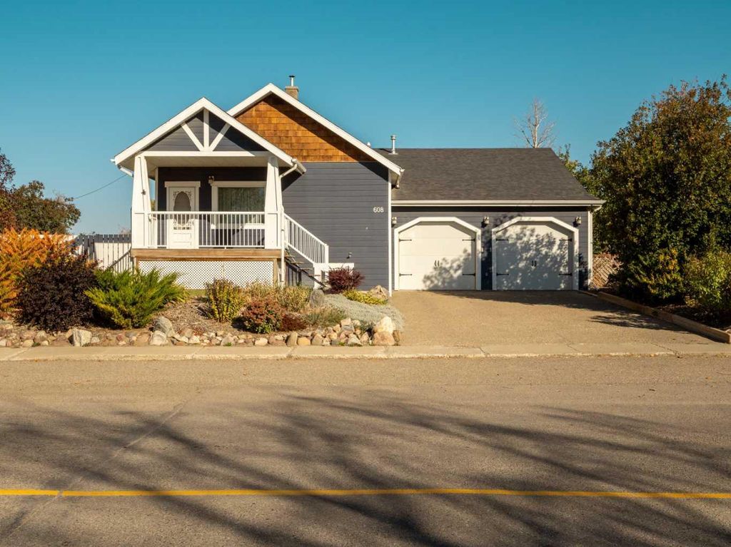 Photo of 608 Rogers Avenue, Picture Butte, AB T0K 1V0 (MLS # A2264286)