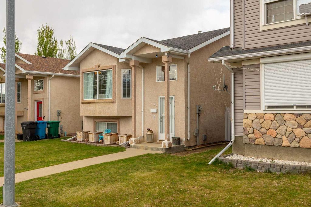 Photo of 263 Peigan Court W, Lethbridge, AB T1K 7N3 (MLS # A2313201)