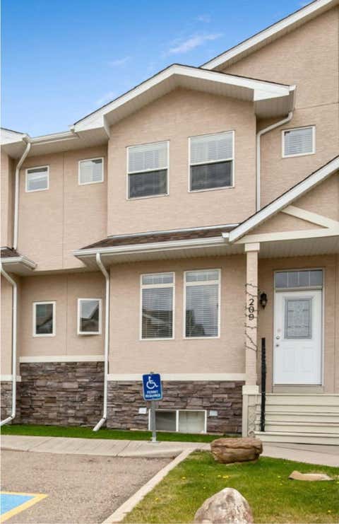 Photo of 209 Strathcona Circle, Strathmore, AB T1P 0B1 (MLS # A2315478)