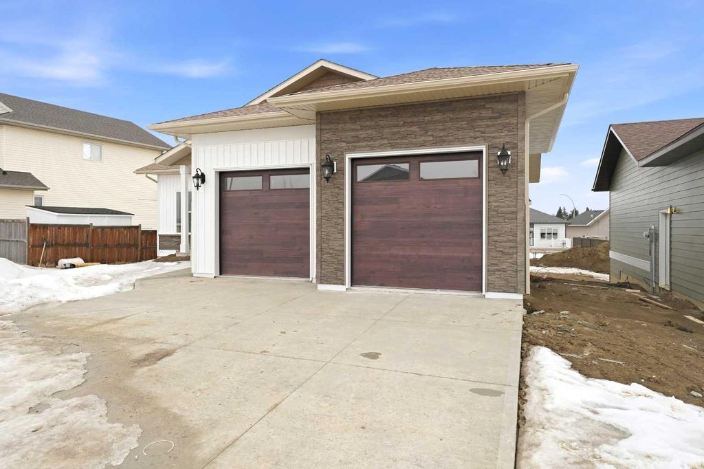 Photo of 5123 55 Street Close, Eckville, AB T0M 0X0 (MLS # A2295408)