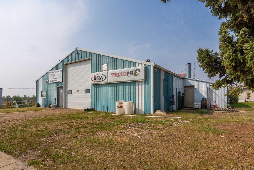 Photo of 5002 50 Street, Strome, AB T0B 4H0 (MLS # A2353807)