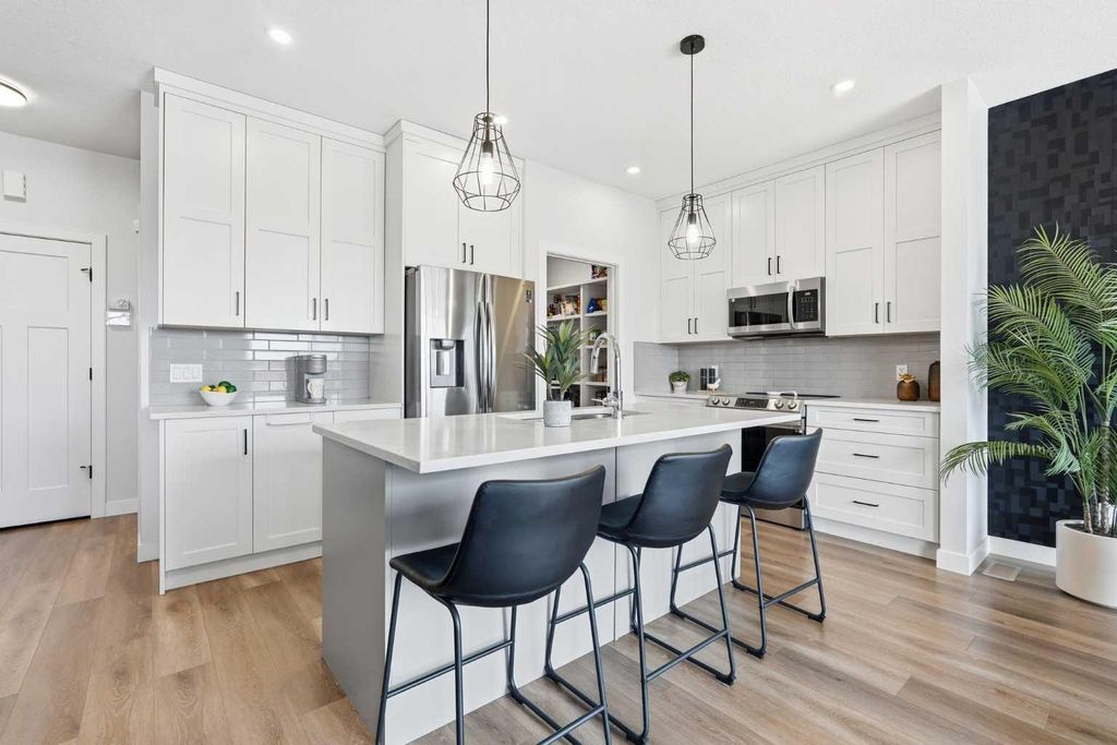 Photo of 376 Fireside Way, Cochrane, AB T4C 3B1 (MLS # A2292325)