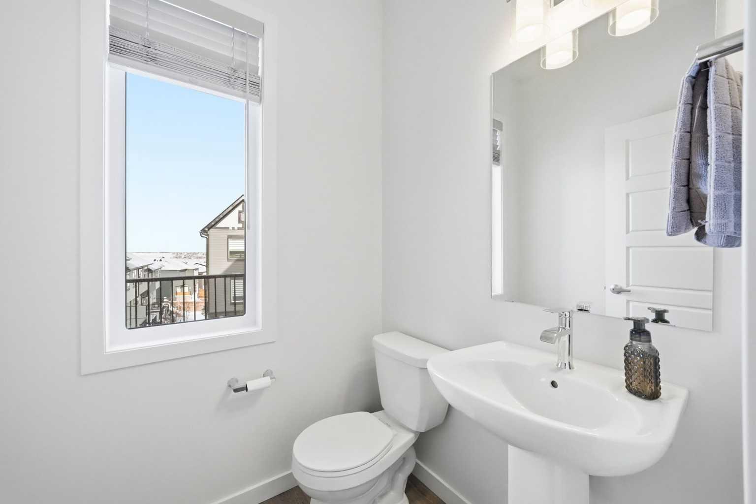 66 Evanscrest Manor NW