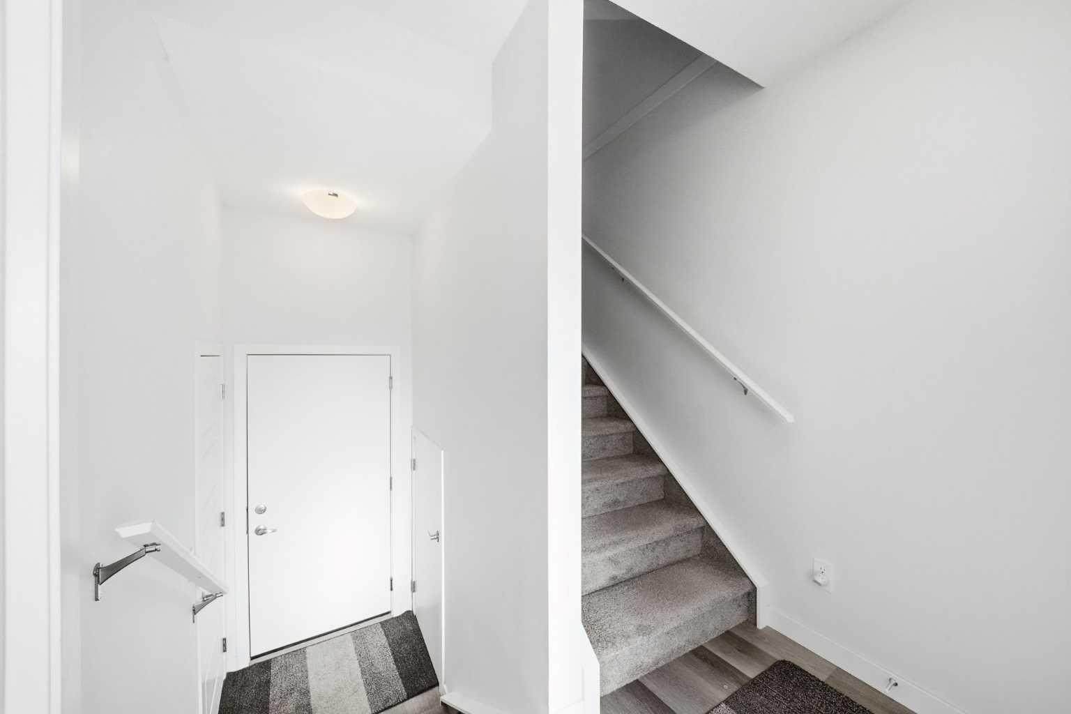 66 Evanscrest Manor NW