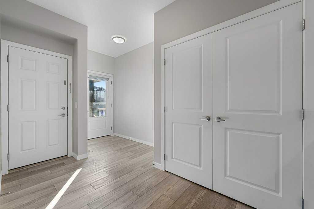 166 Carringsby Way NW