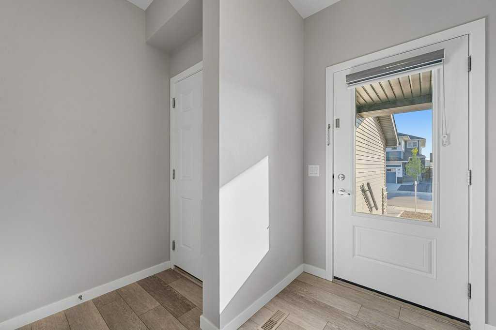 166 Carringsby Way NW